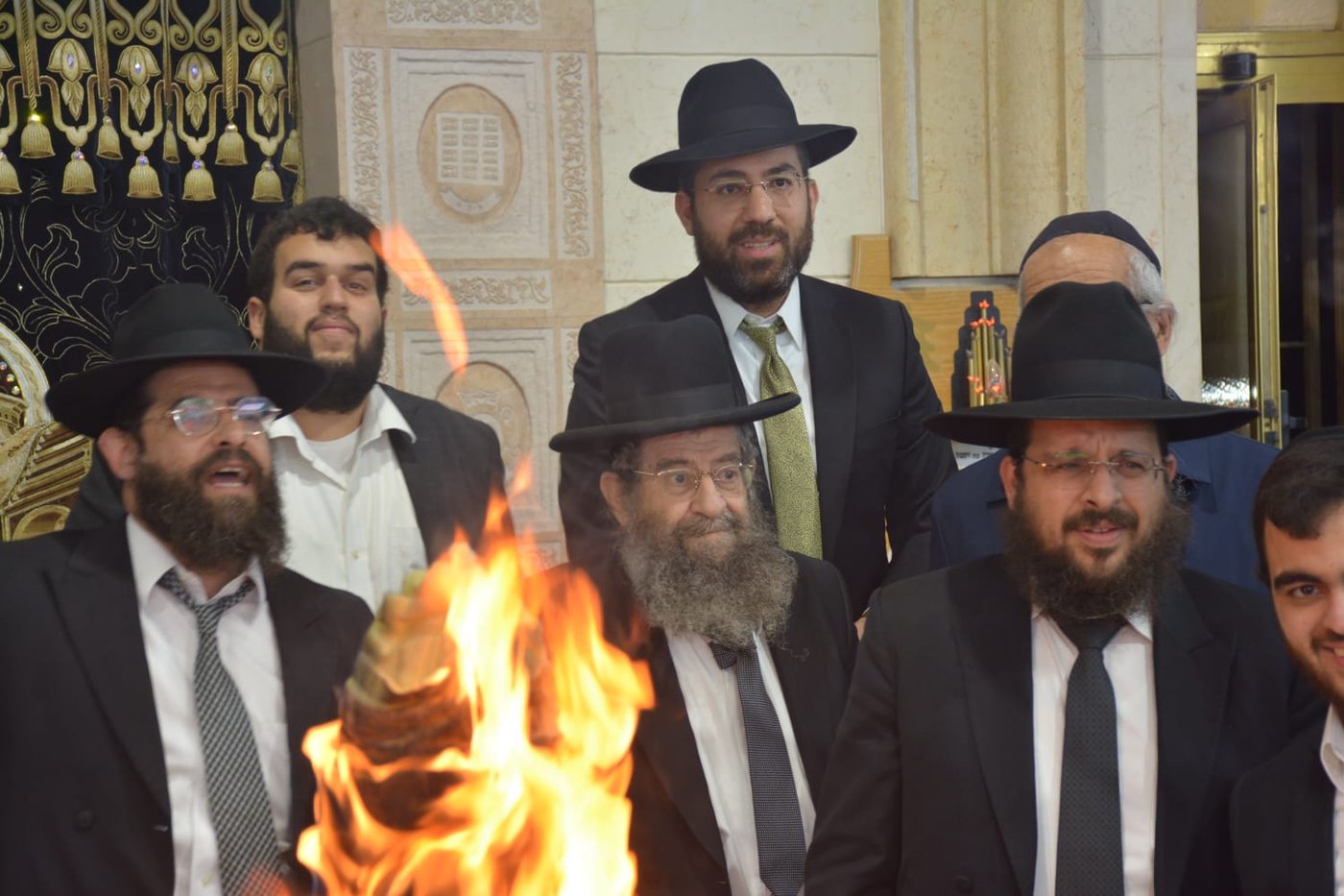 הגר"מ בן שמעון בהדלקת ל"ג בעומר