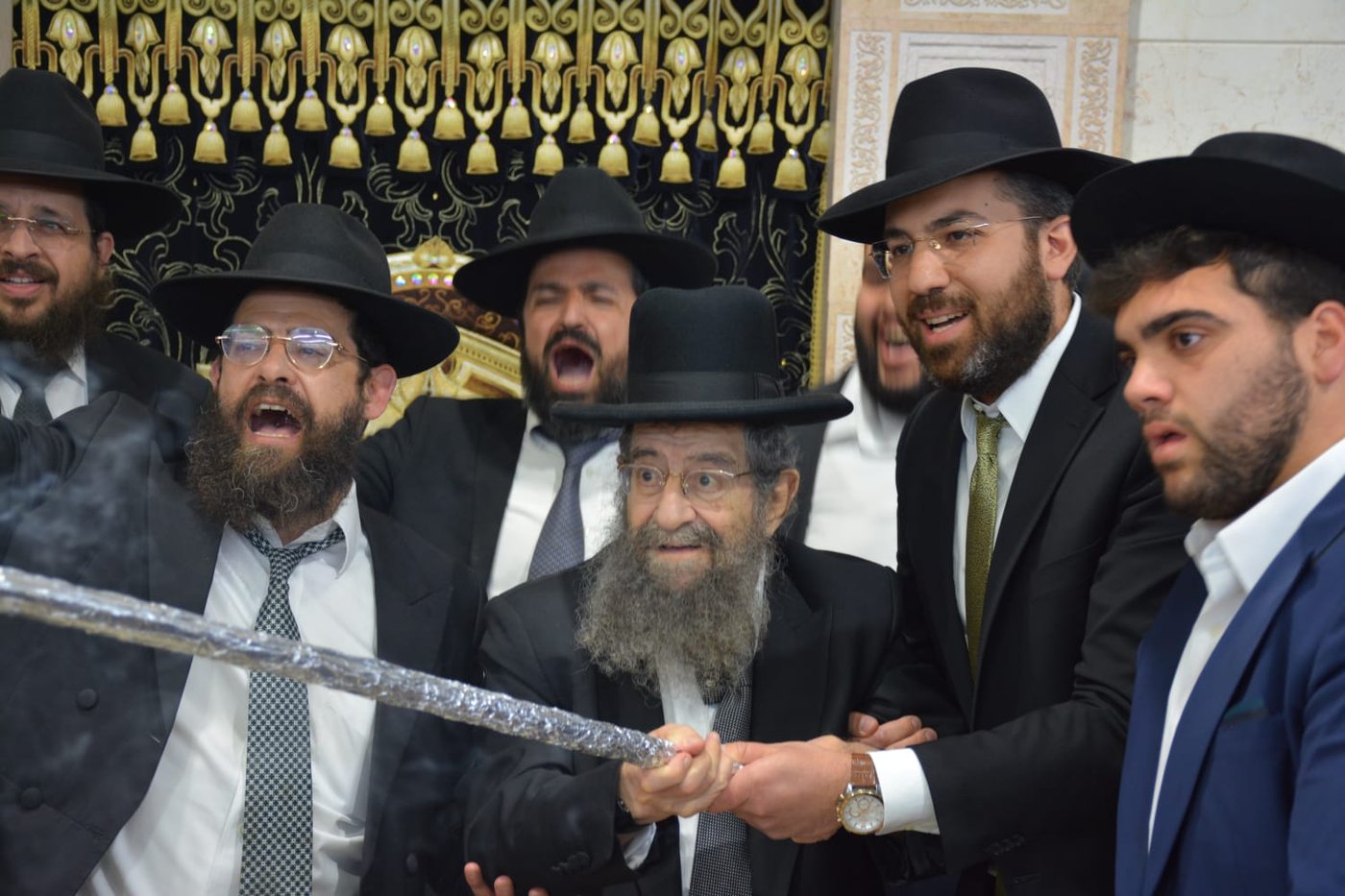 הגר"מ בן שמעון בהדלקת ל"ג בעומר