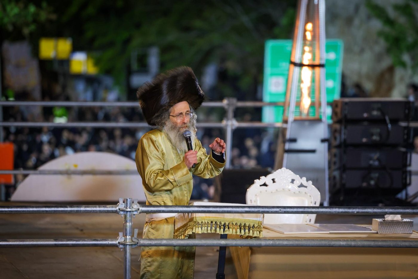 הרה"צ רבי אלימלך בידרמן בהדלקה ל"ג בעומר