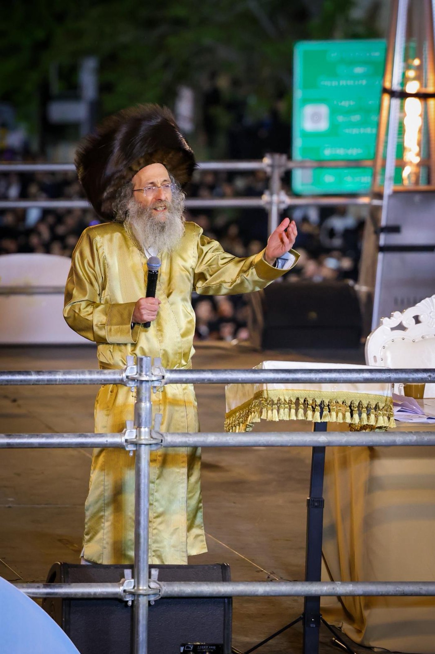הרה"צ רבי אלימלך בידרמן בהדלקה ל"ג בעומר