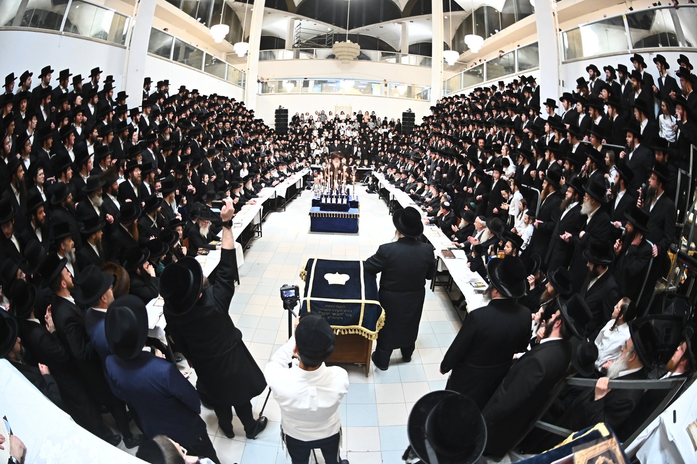 ל"ג בעומר בחצה"ק נדבורנה
