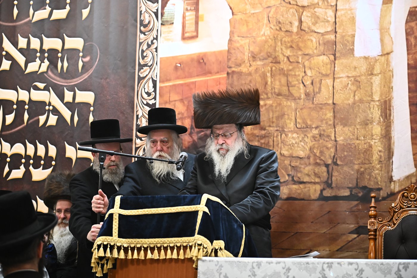 ל"ג בעומר בחצה"ק נדבורנה