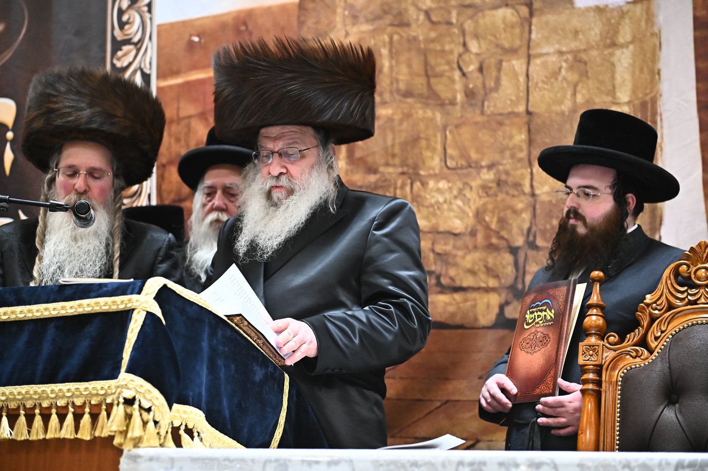 ל"ג בעומר בחצה"ק נדבורנה