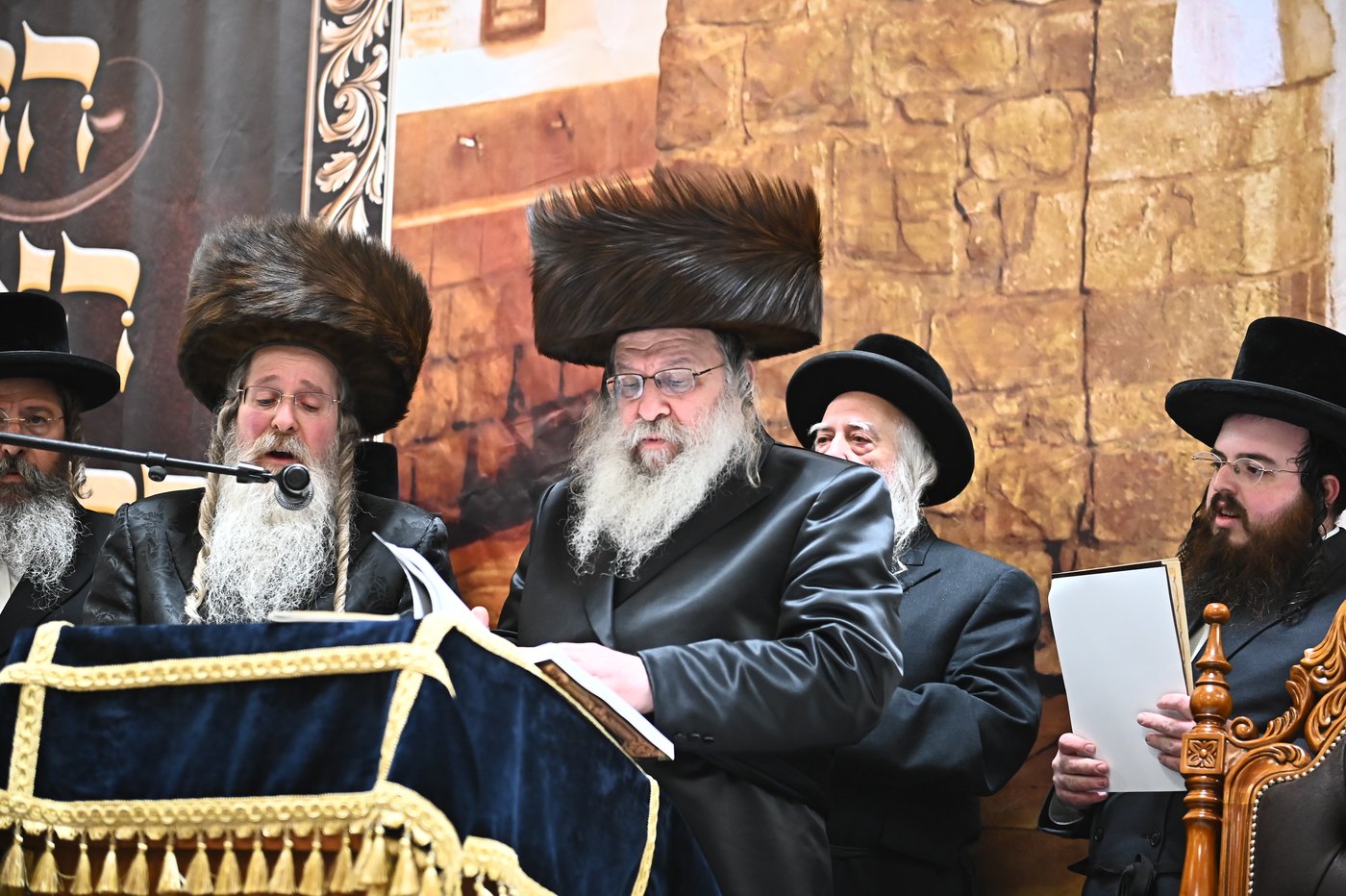 ל"ג בעומר בחצה"ק נדבורנה