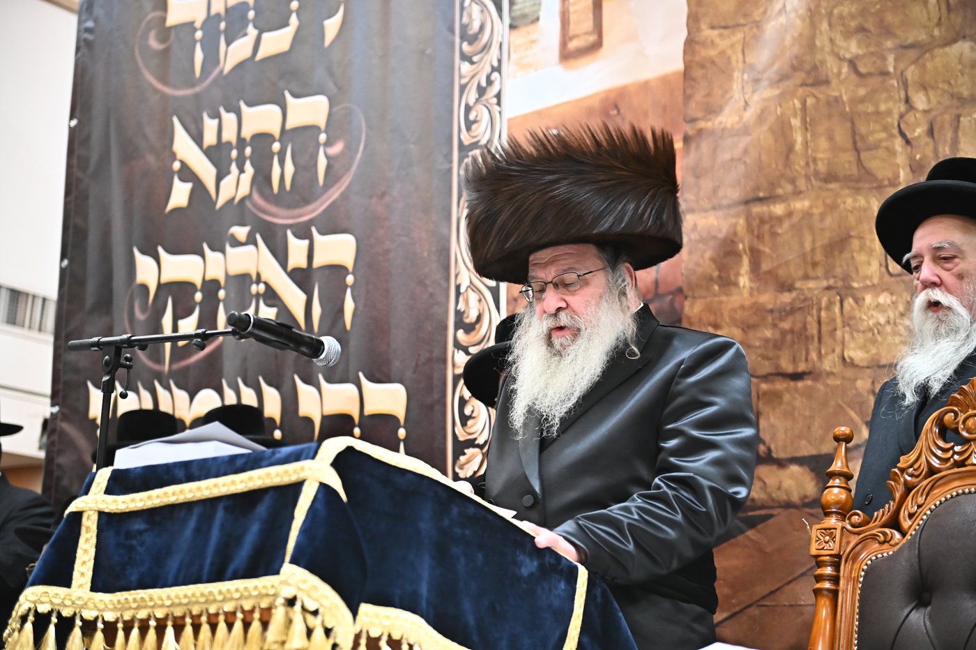ל"ג בעומר בחצה"ק נדבורנה