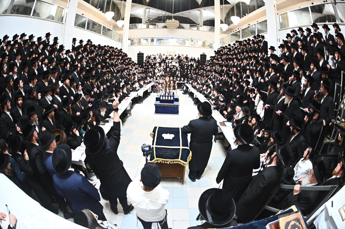 ל"ג בעומר בחצה"ק נדבורנה