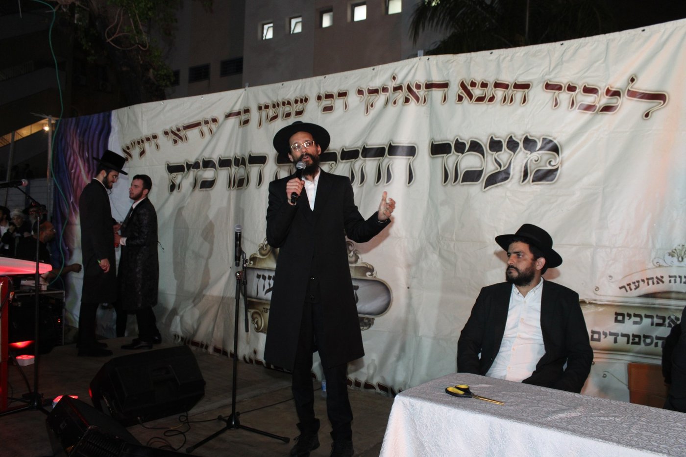 מעמד ההדלקה אצל רבי יוסף משדי