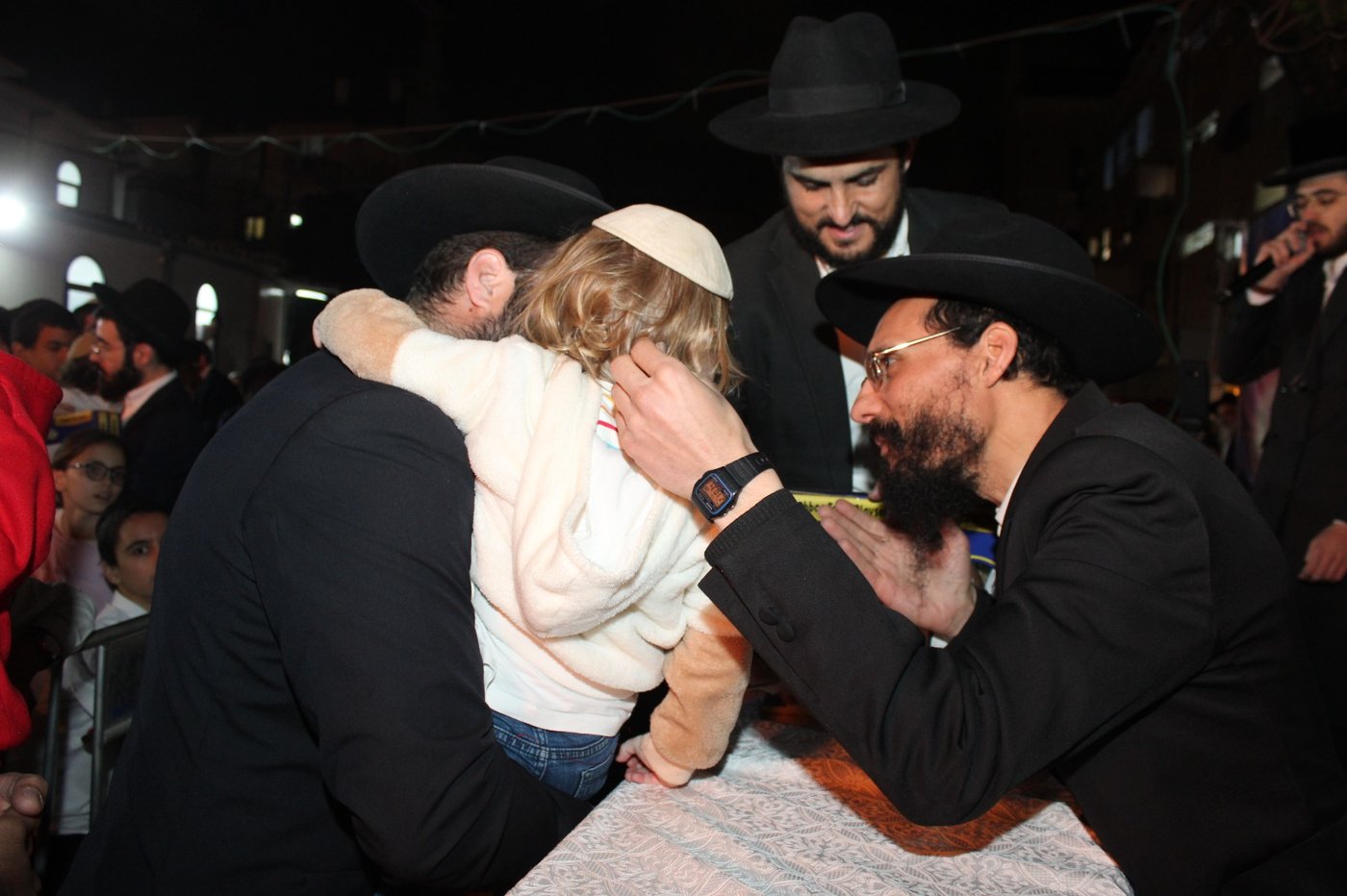 מעמד ההדלקה אצל רבי יוסף משדי