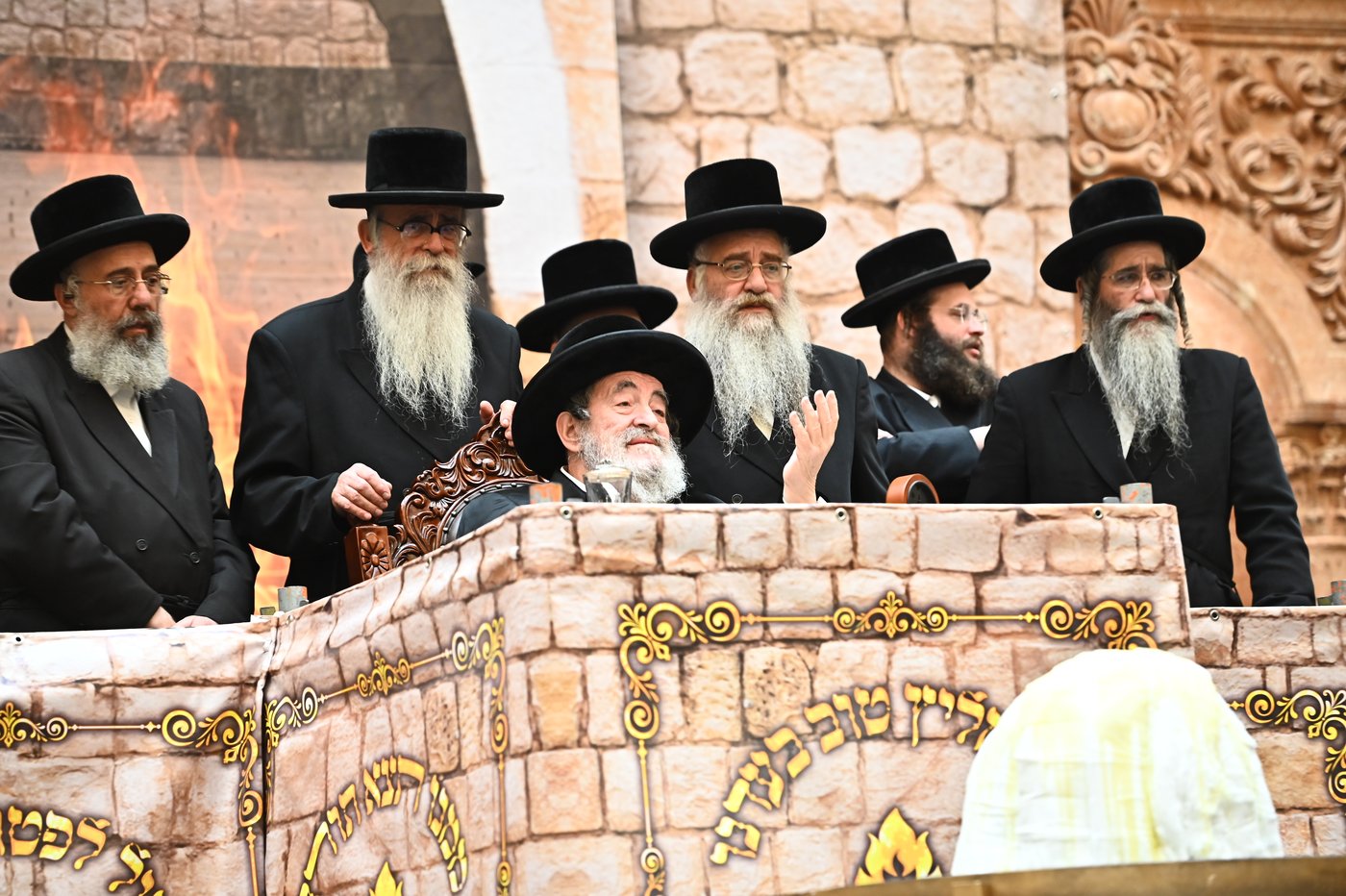 מעמד ההדלקה בחצה"ק ויז'ניץ