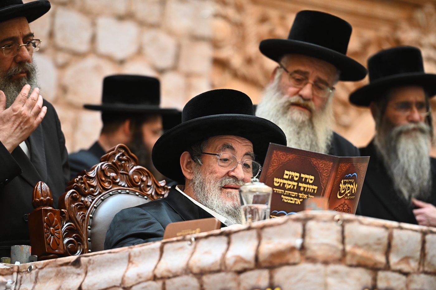 מעמד ההדלקה בחצה"ק ויז'ניץ
