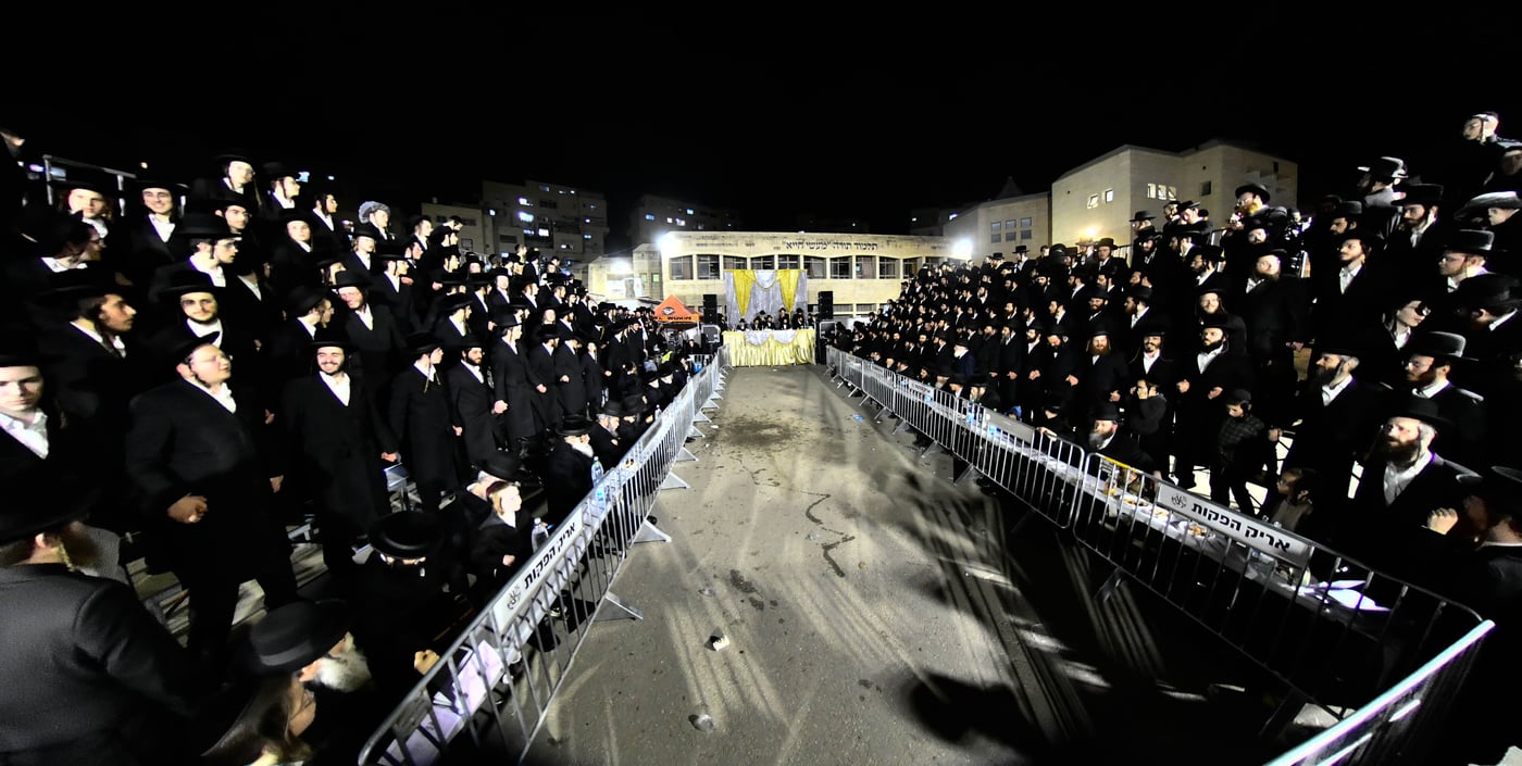 האדמו"ר מזוועהיל בטיש ל"ג בעומר