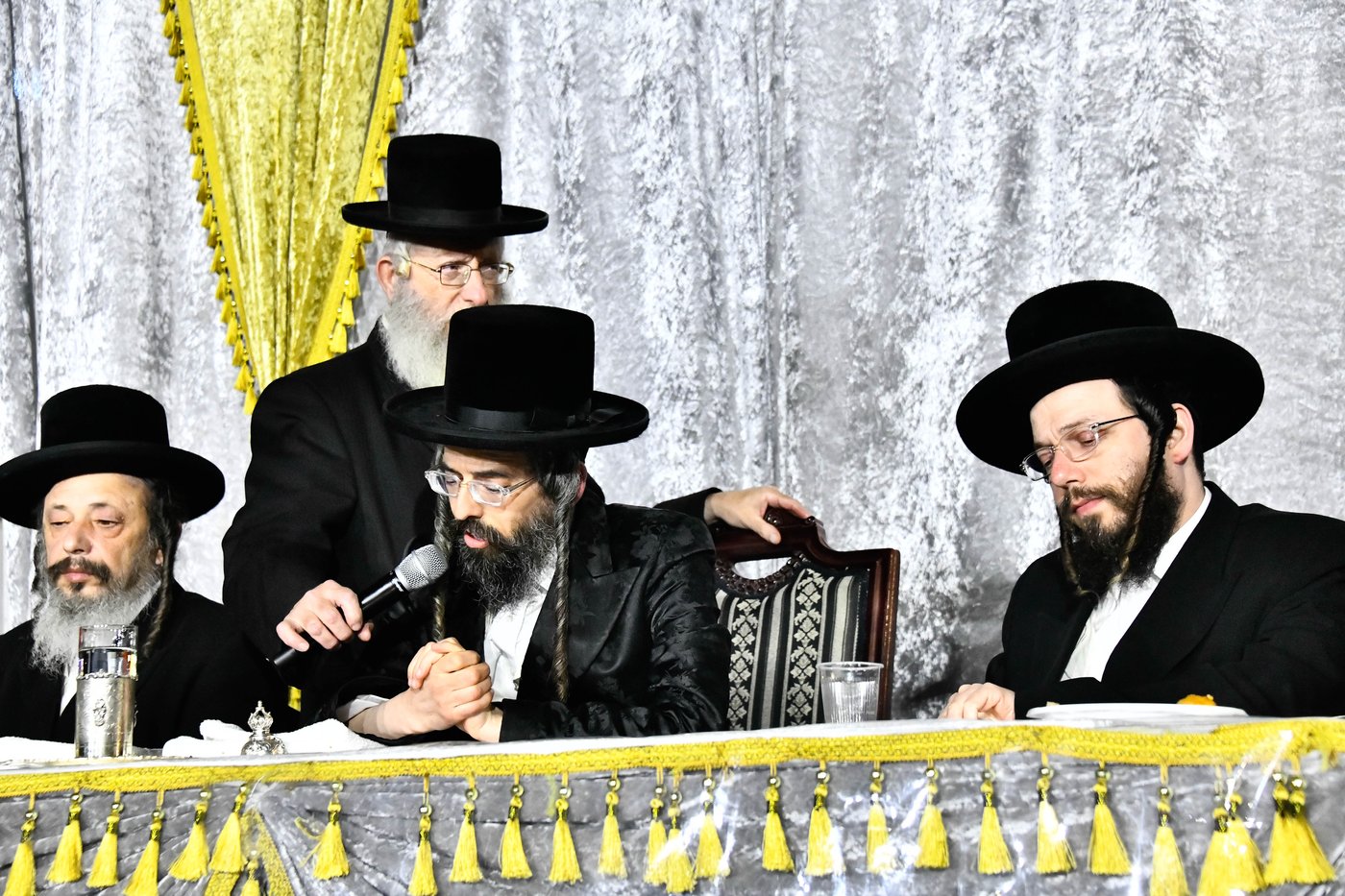 האדמו"ר מזוועהיל בטיש ל"ג בעומר