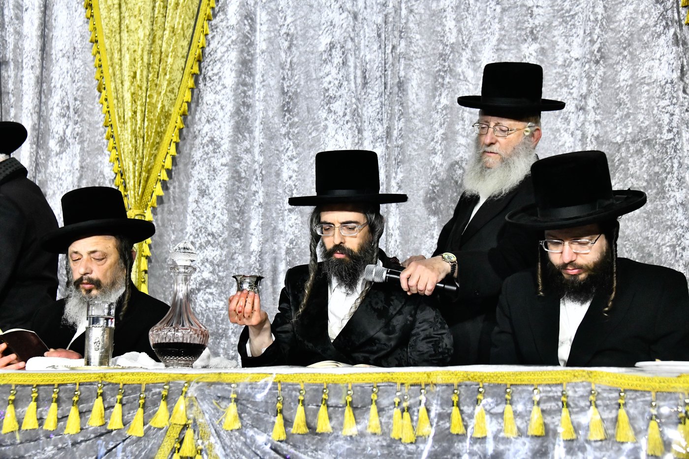 האדמו"ר מזוועהיל בטיש ל"ג בעומר