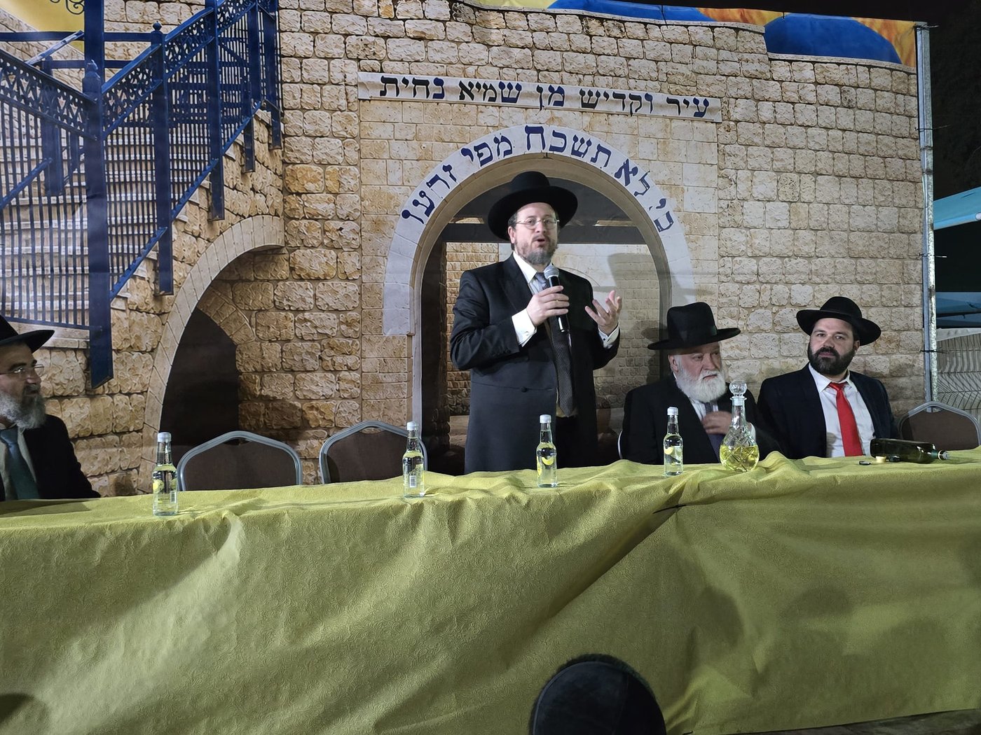 מעמד ההדלקה אצל רבי אברהם מאמאן