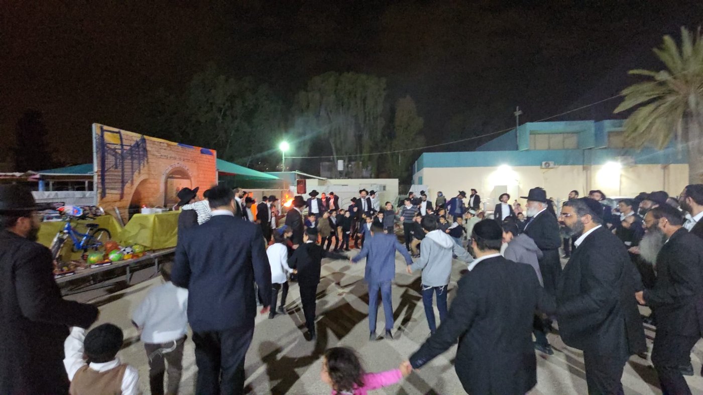 מעמד ההדלקה אצל רבי אברהם מאמאן