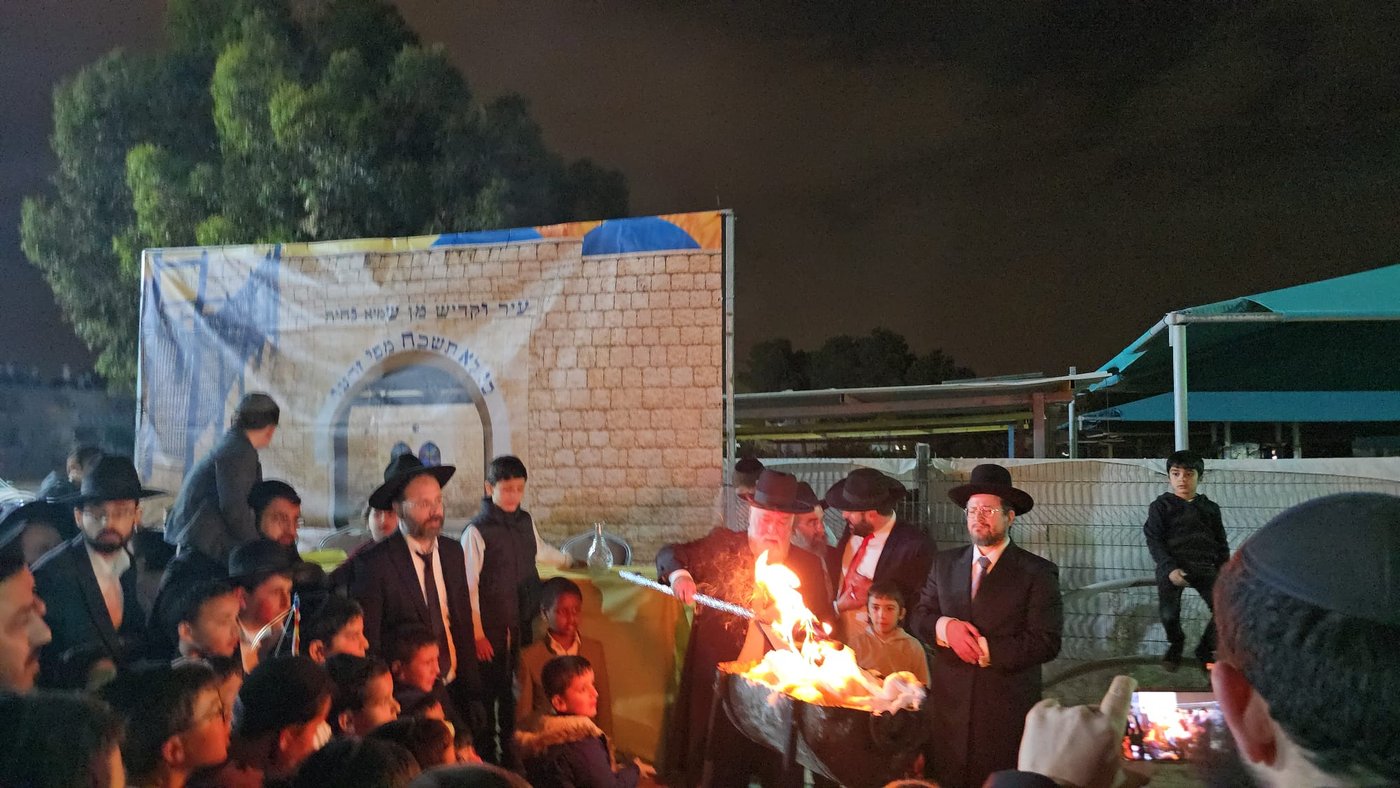 מעמד ההדלקה אצל רבי אברהם מאמאן