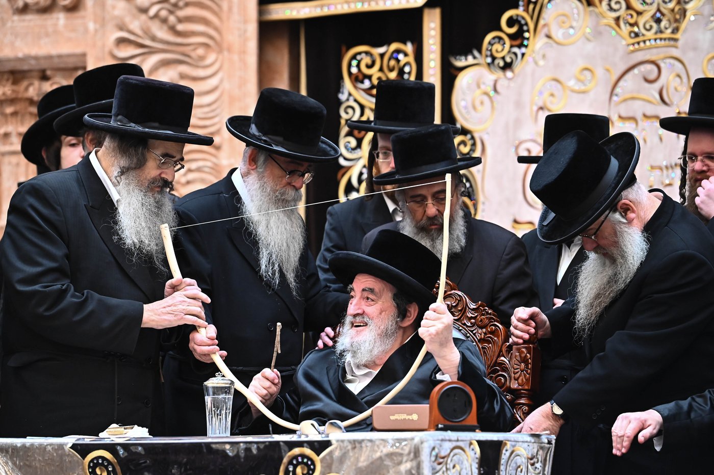 האדמו"ר מויז'ניץ ביריית חץ וקשת