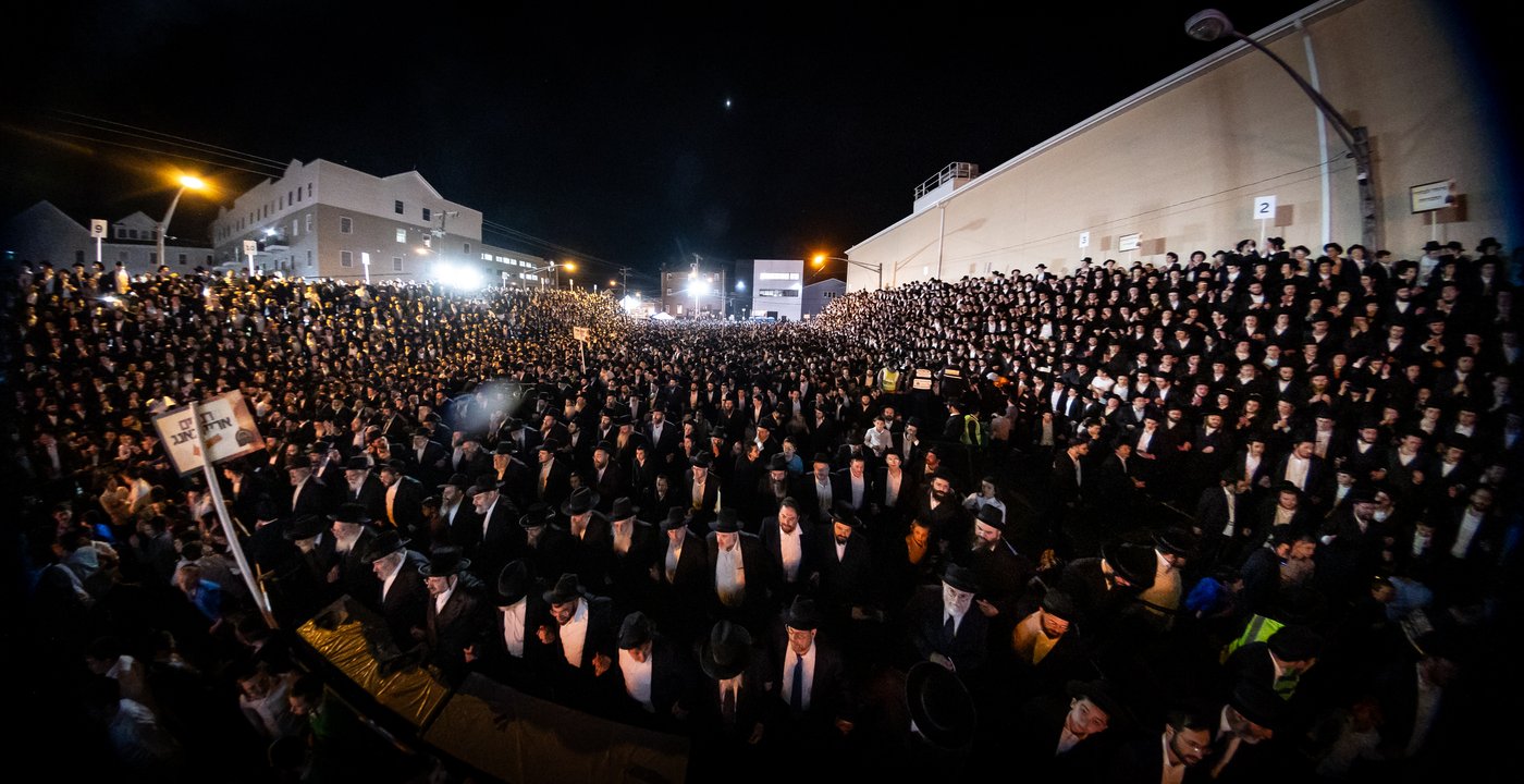אלפי תושבי לייקווד במעמד ההדלקה בחצה"ק סקולען