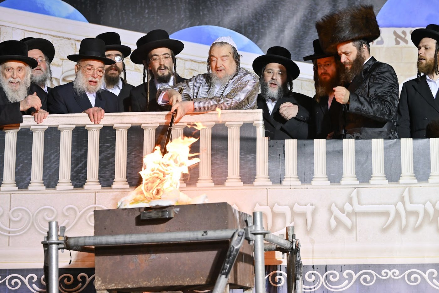 מעמד ההדלקה אצל הגרי"מ שכטר
