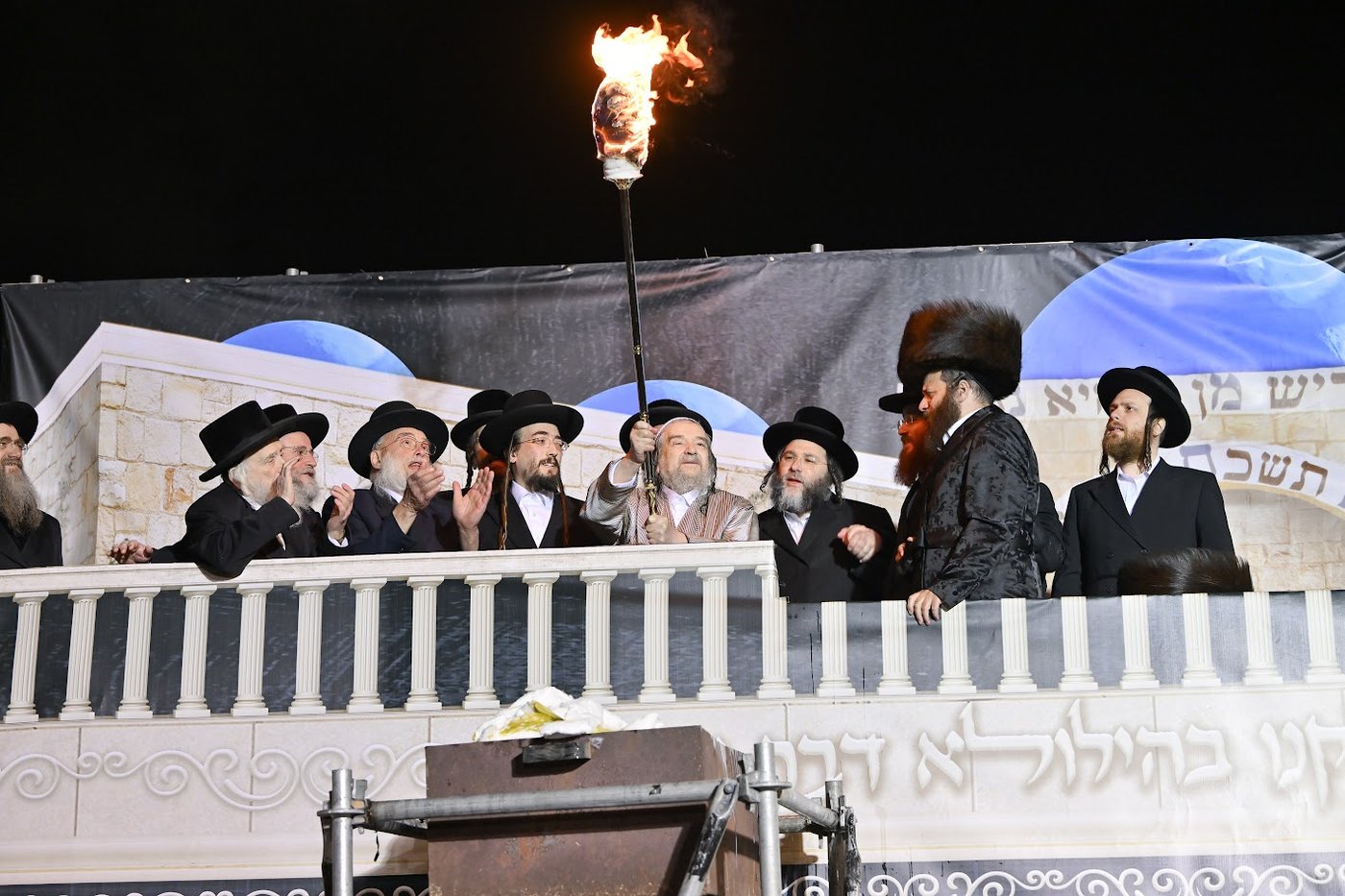 מעמד ההדלקה אצל הגרי"מ שכטר