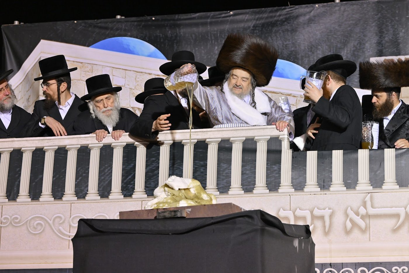 מעמד ההדלקה אצל הגרי"מ שכטר