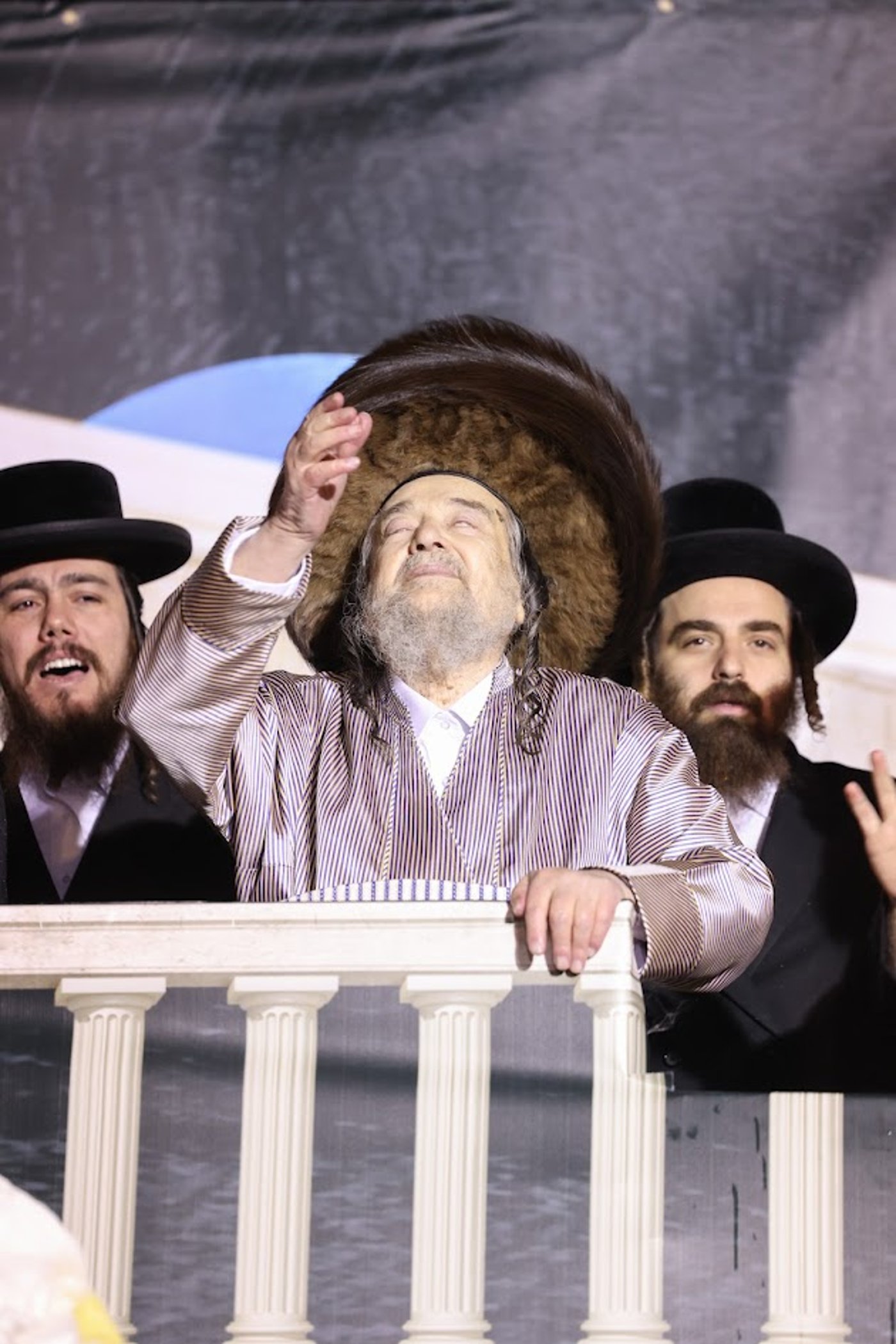 מעמד ההדלקה אצל הגרי"מ שכטר