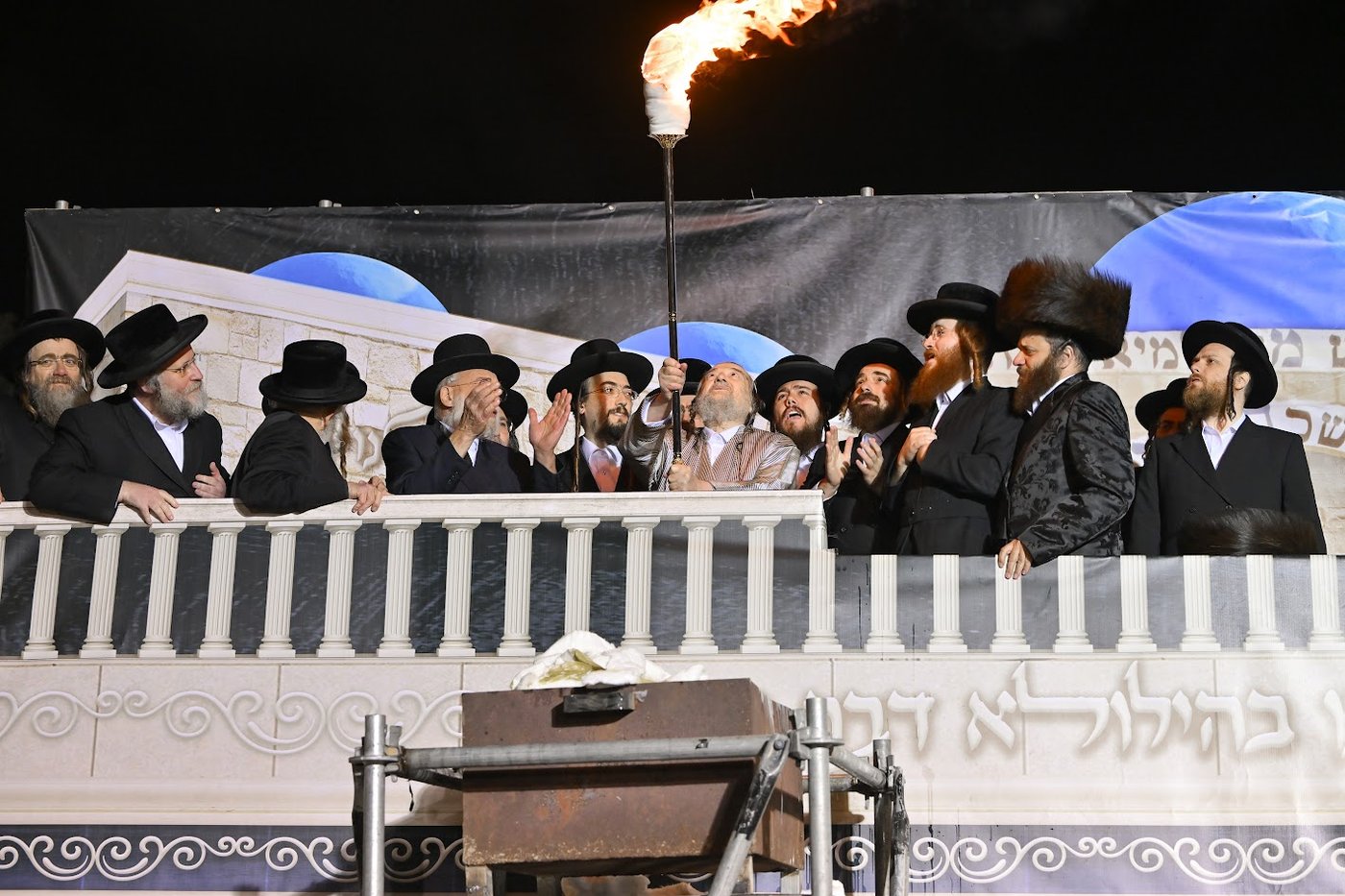 מעמד ההדלקה אצל הגרי"מ שכטר