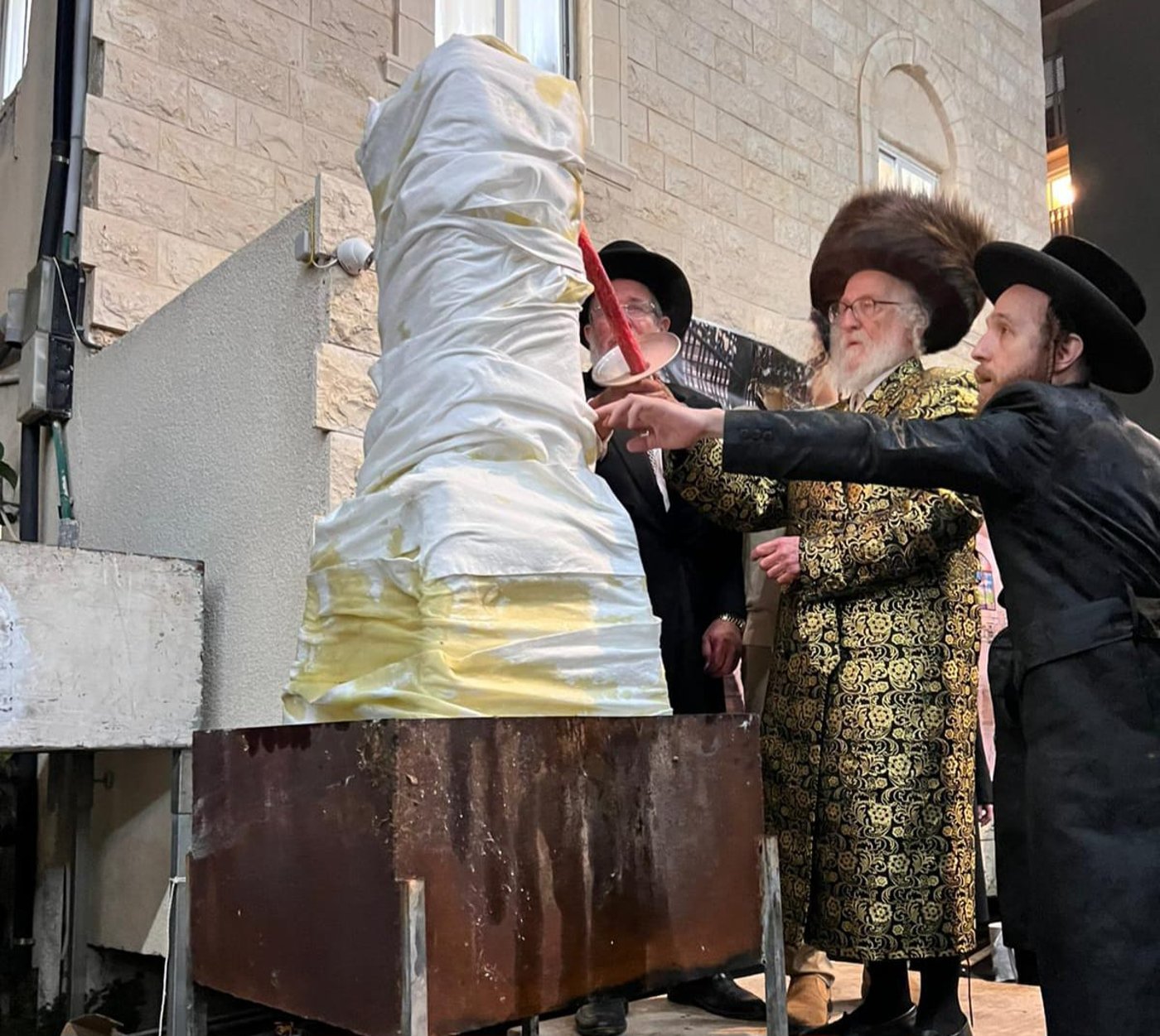 ל"ג בעומר בחצה"ק זלאטשוב