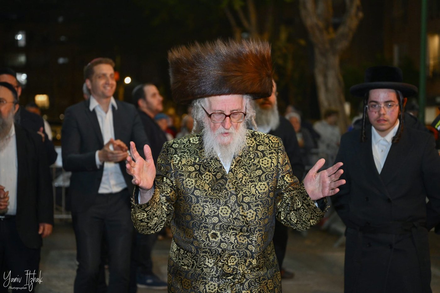 ל"ג בעומר בחצה"ק זלאטשוב