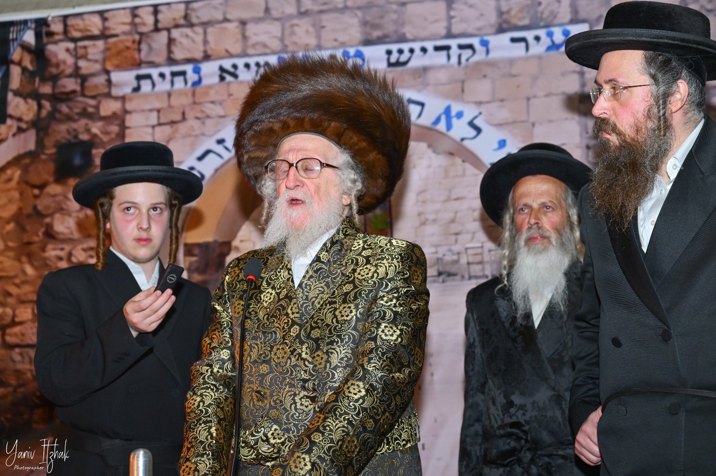 ל"ג בעומר בחצה"ק זלאטשוב