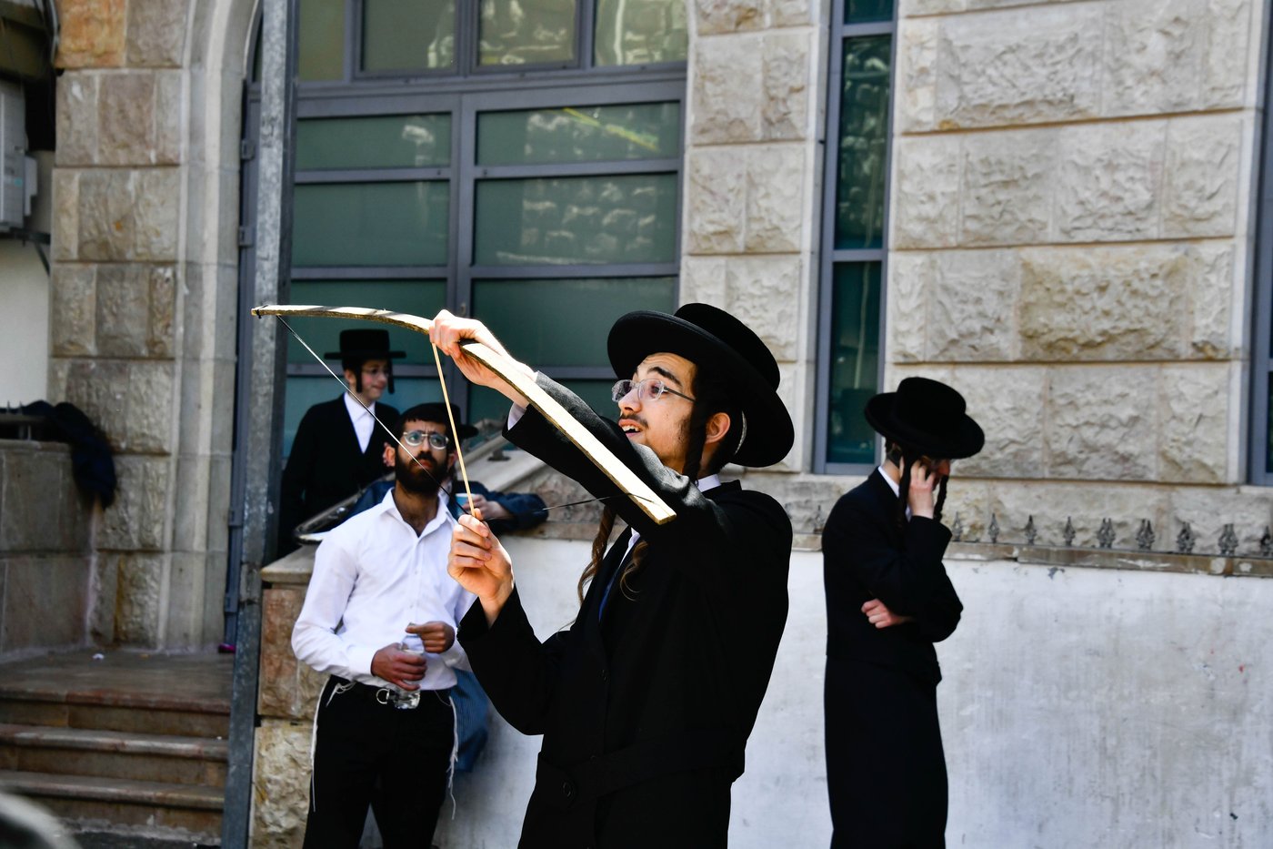 ילדי תולדות אהרן במנהג חץ וקשת