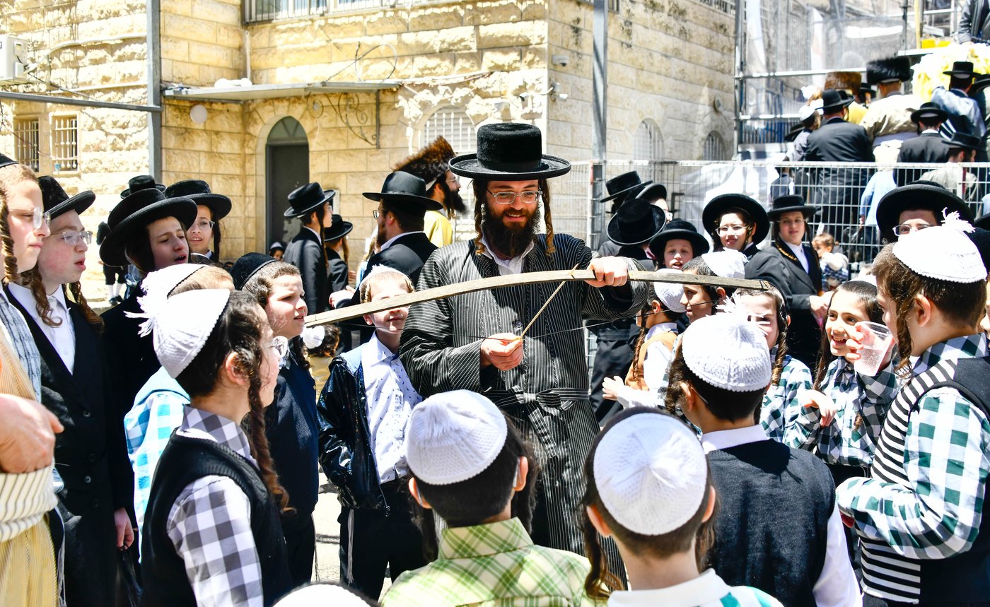 ילדי תולדות אהרן במנהג חץ וקשת