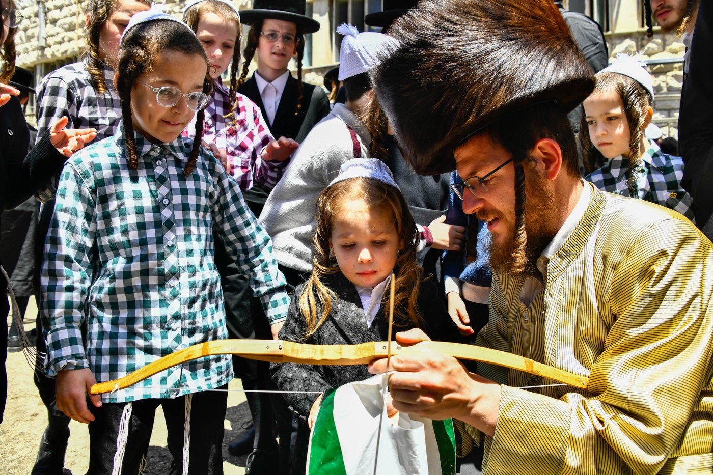 ילדי תולדות אהרן במנהג חץ וקשת