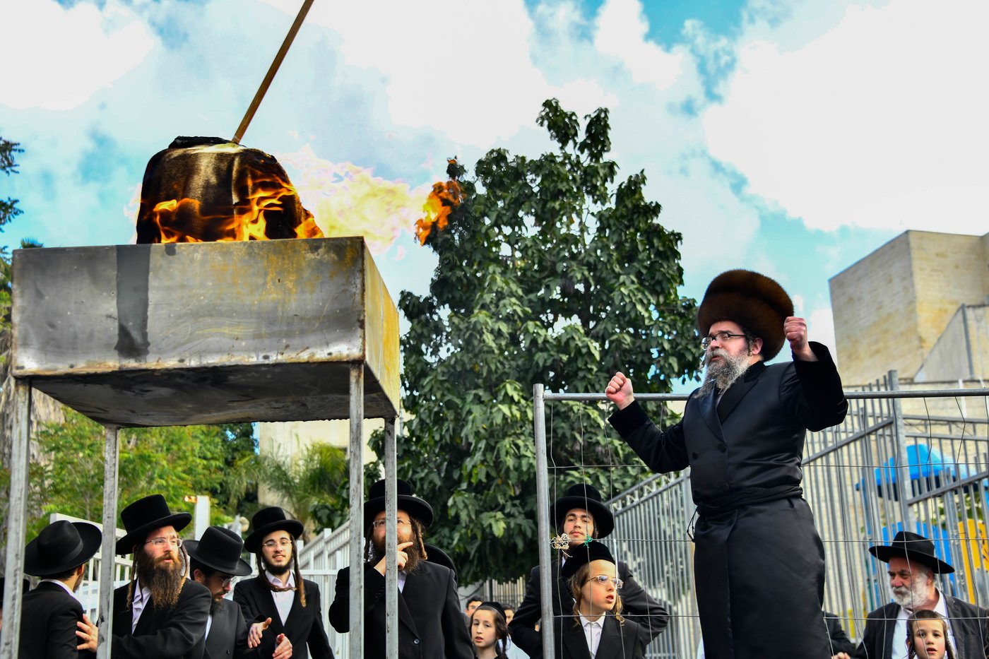 ל"ג בעומר בחצה"ק סקולען ירושלים