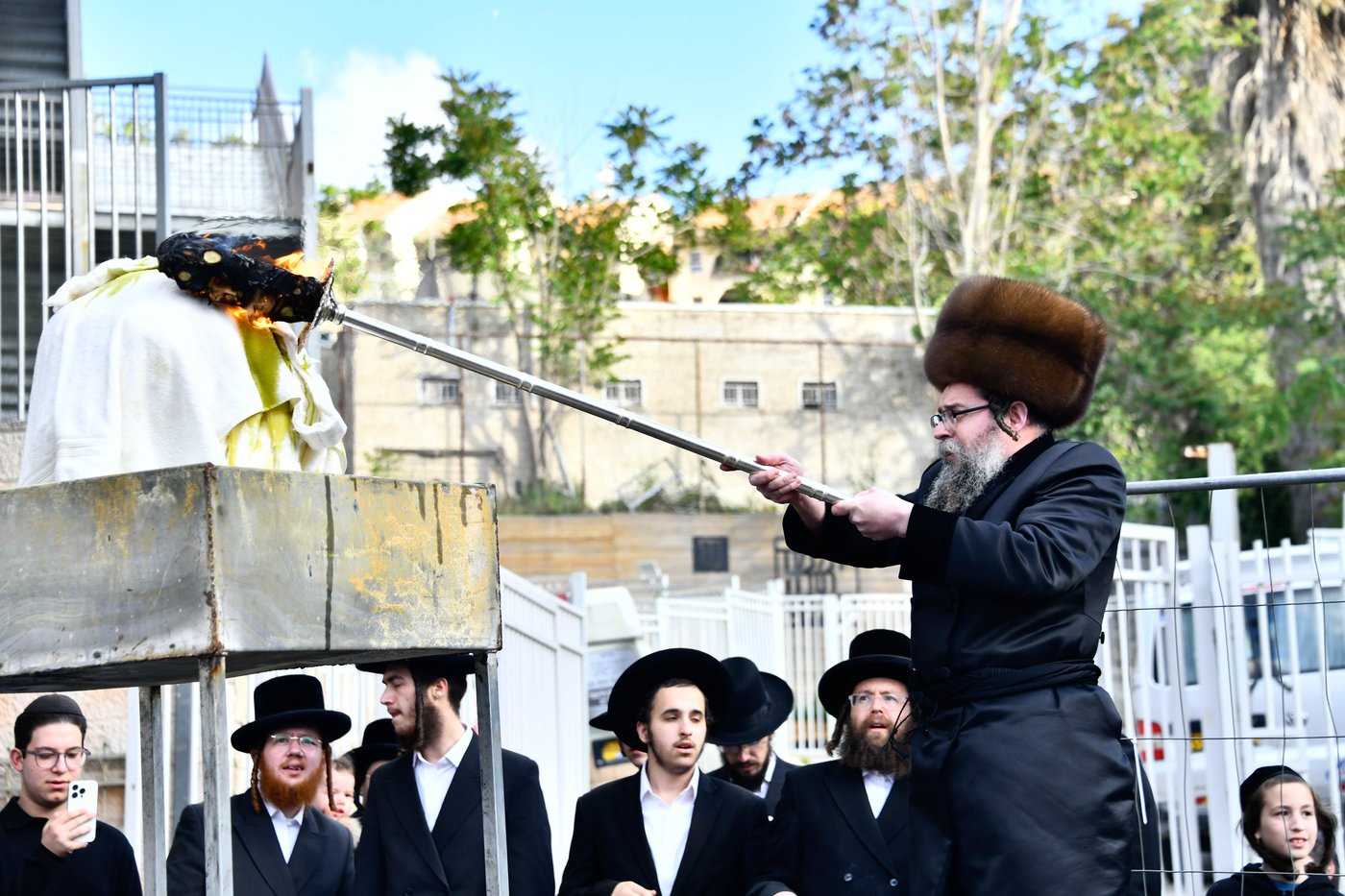 ל"ג בעומר בחצה"ק סקולען ירושלים
