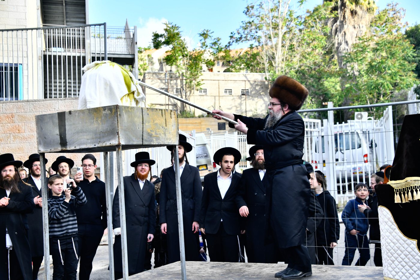 ל"ג בעומר בחצה"ק סקולען ירושלים