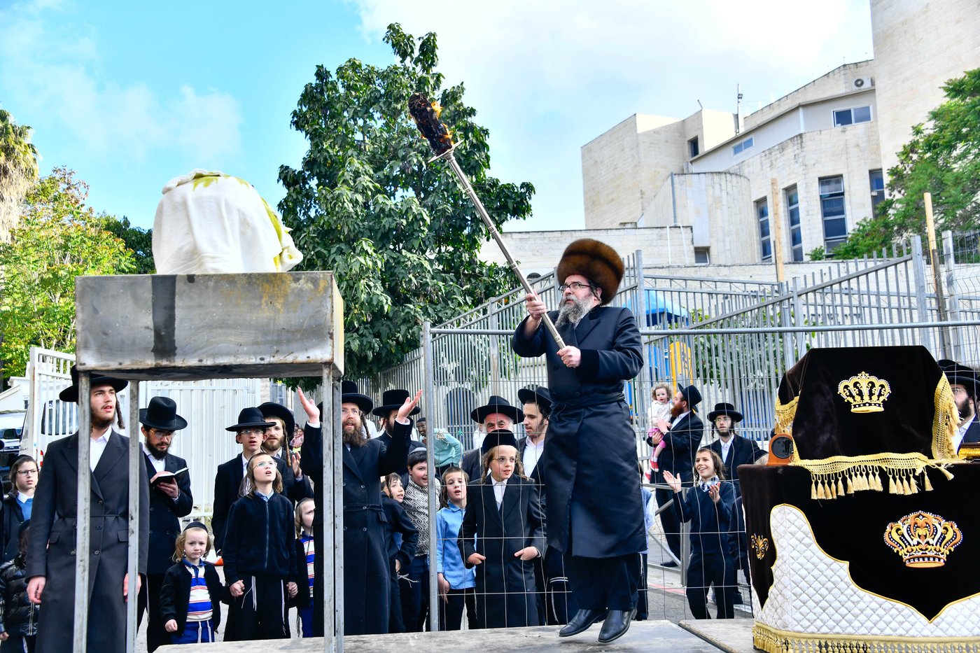 ל"ג בעומר בחצה"ק סקולען ירושלים
