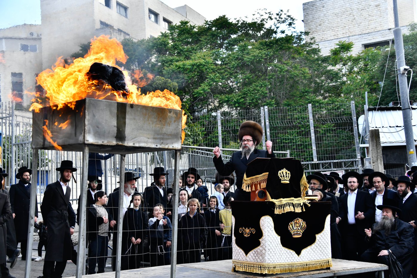 ל"ג בעומר בחצה"ק סקולען ירושלים