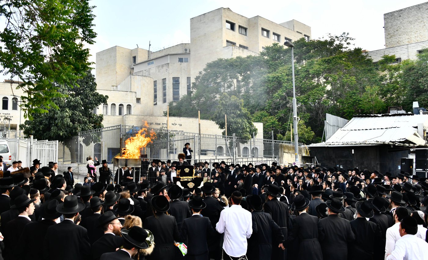 ל"ג בעומר בחצה"ק סקולען ירושלים