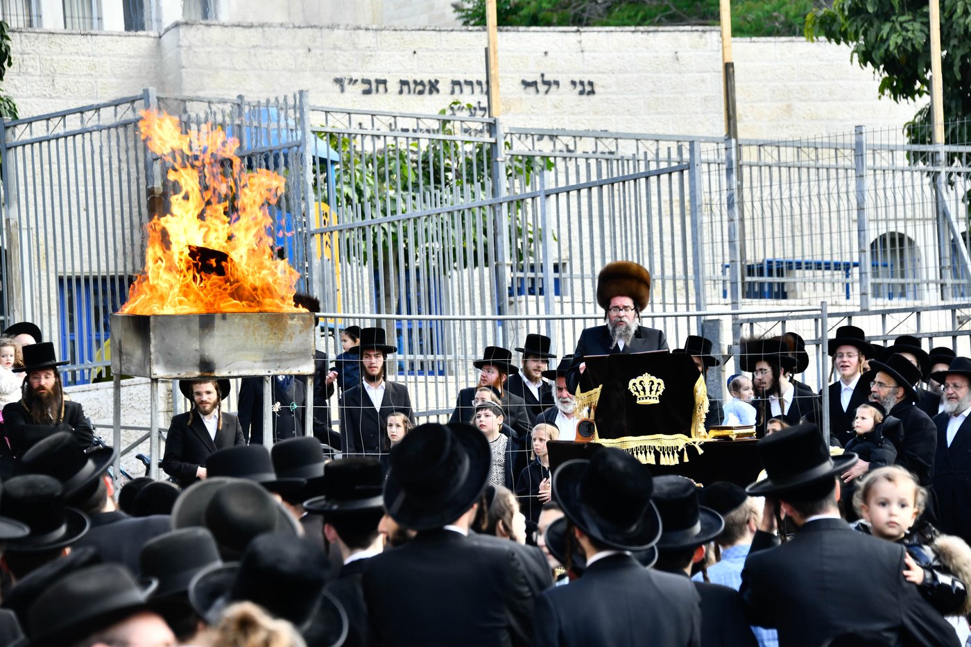 ל"ג בעומר בחצה"ק סקולען ירושלים