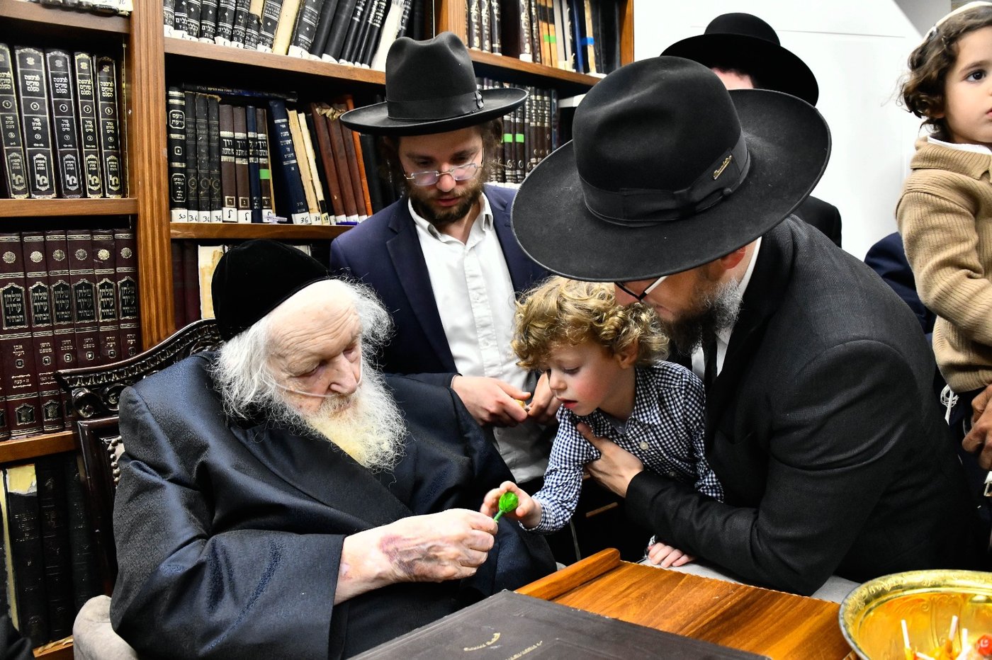 ל"ג בעומר אצל הגר"מ שטרנבוך