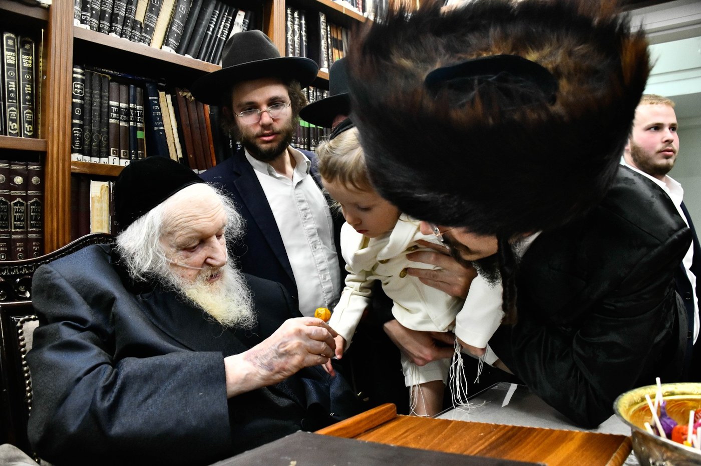 ל"ג בעומר אצל הגר"מ שטרנבוך