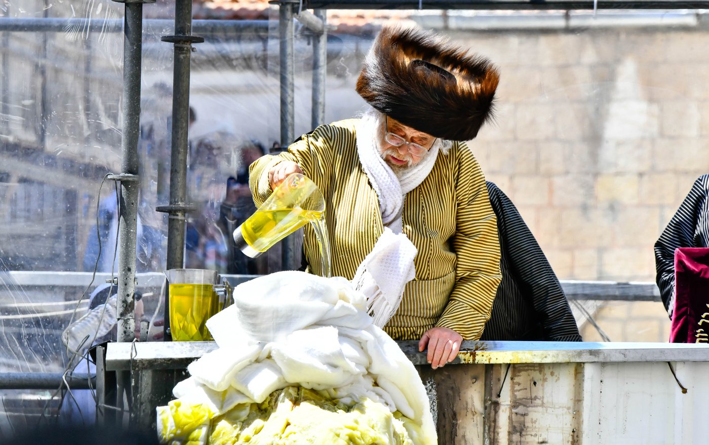 ל"ג בעומר בחצה"ק תולדות אהרן