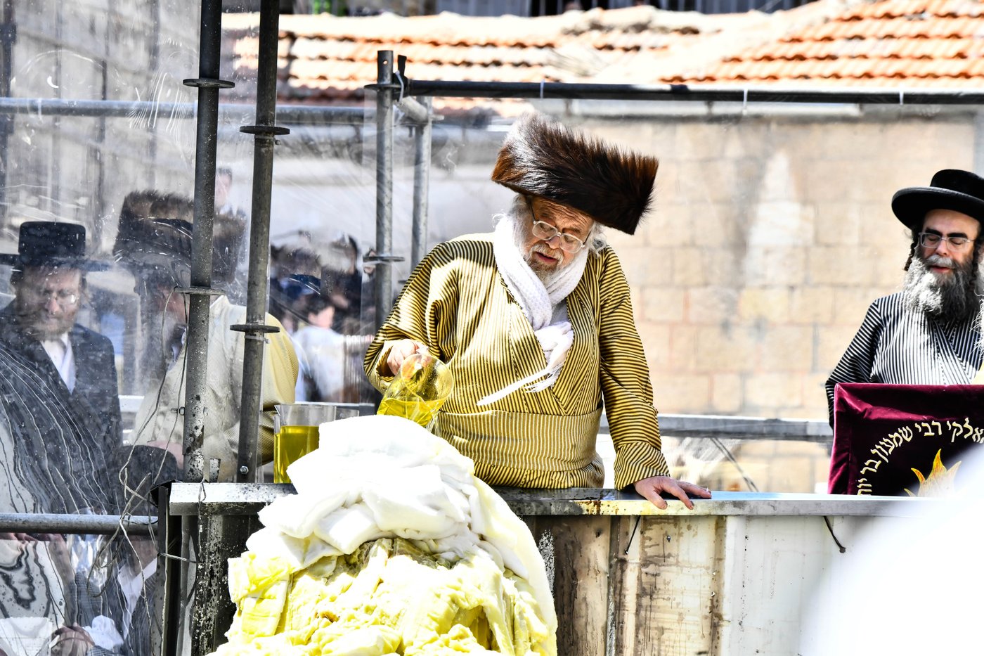 ל"ג בעומר בחצה"ק תולדות אהרן