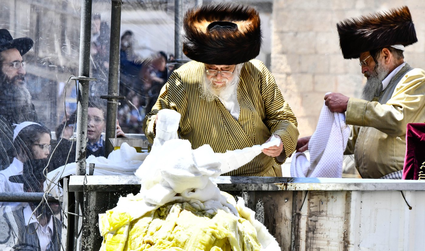 ל"ג בעומר בחצה"ק תולדות אהרן