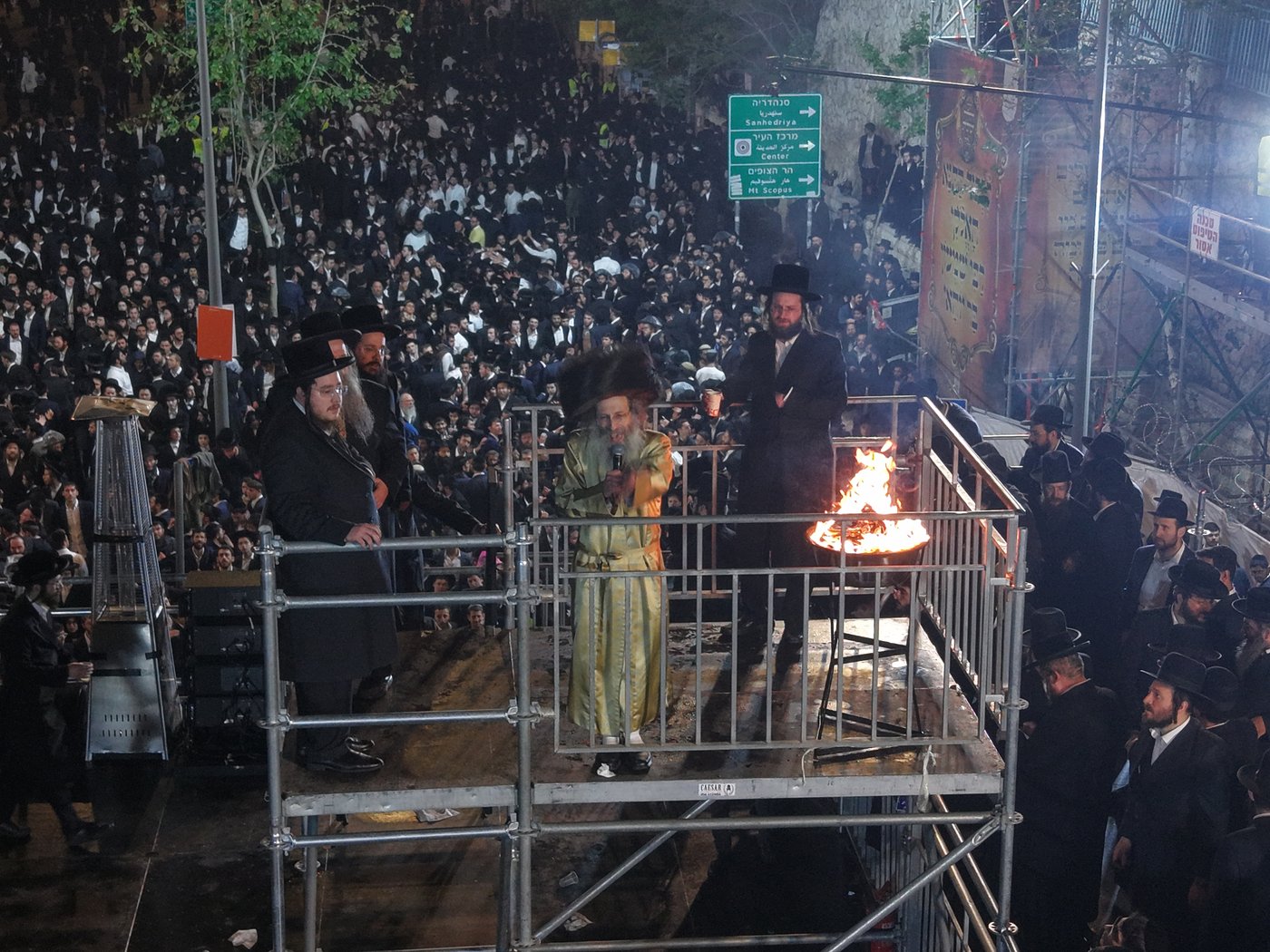 תיעוד רחפן ממעמד ההדלקה של רבי אלימלך בידרמן