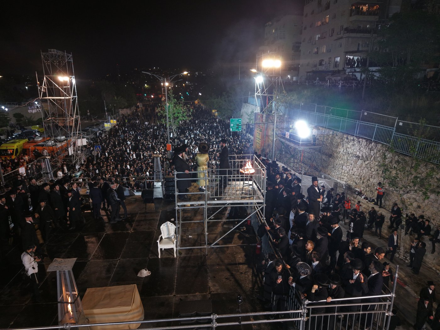 תיעוד רחפן ממעמד ההדלקה של רבי אלימלך בידרמן