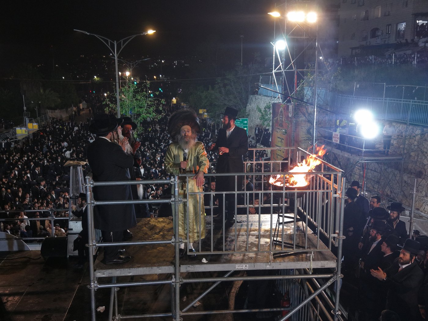 תיעוד רחפן ממעמד ההדלקה של רבי אלימלך בידרמן