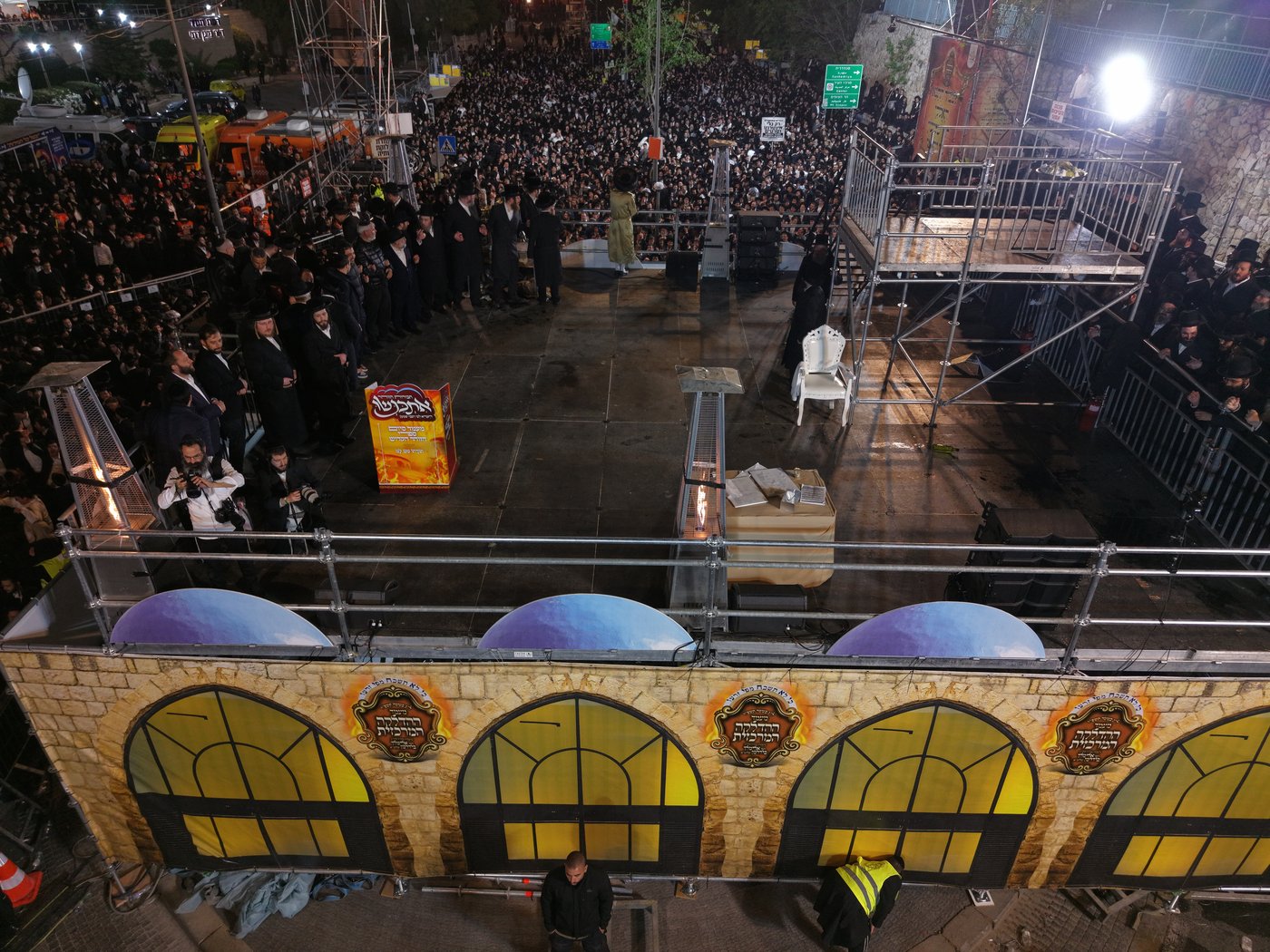 תיעוד רחפן ממעמד ההדלקה של רבי אלימלך בידרמן