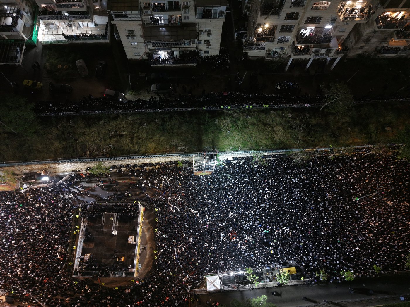 תיעוד רחפן ממעמד ההדלקה של רבי אלימלך בידרמן